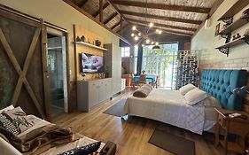 Arthi - LINDO LOFT RECANTO DOS PASSARINHOS com HIDROMASSAGEM!